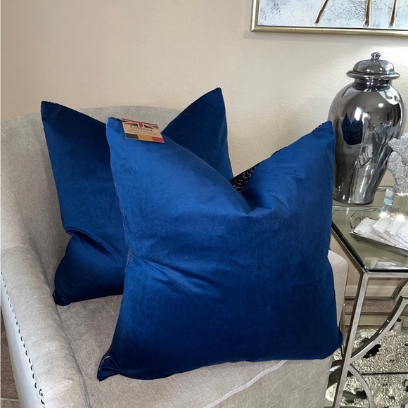 1-NWT CALDEIRA GEO DESIGN DECORATIVE PILLOWS (Read description for details) - Picture 9 of 13
